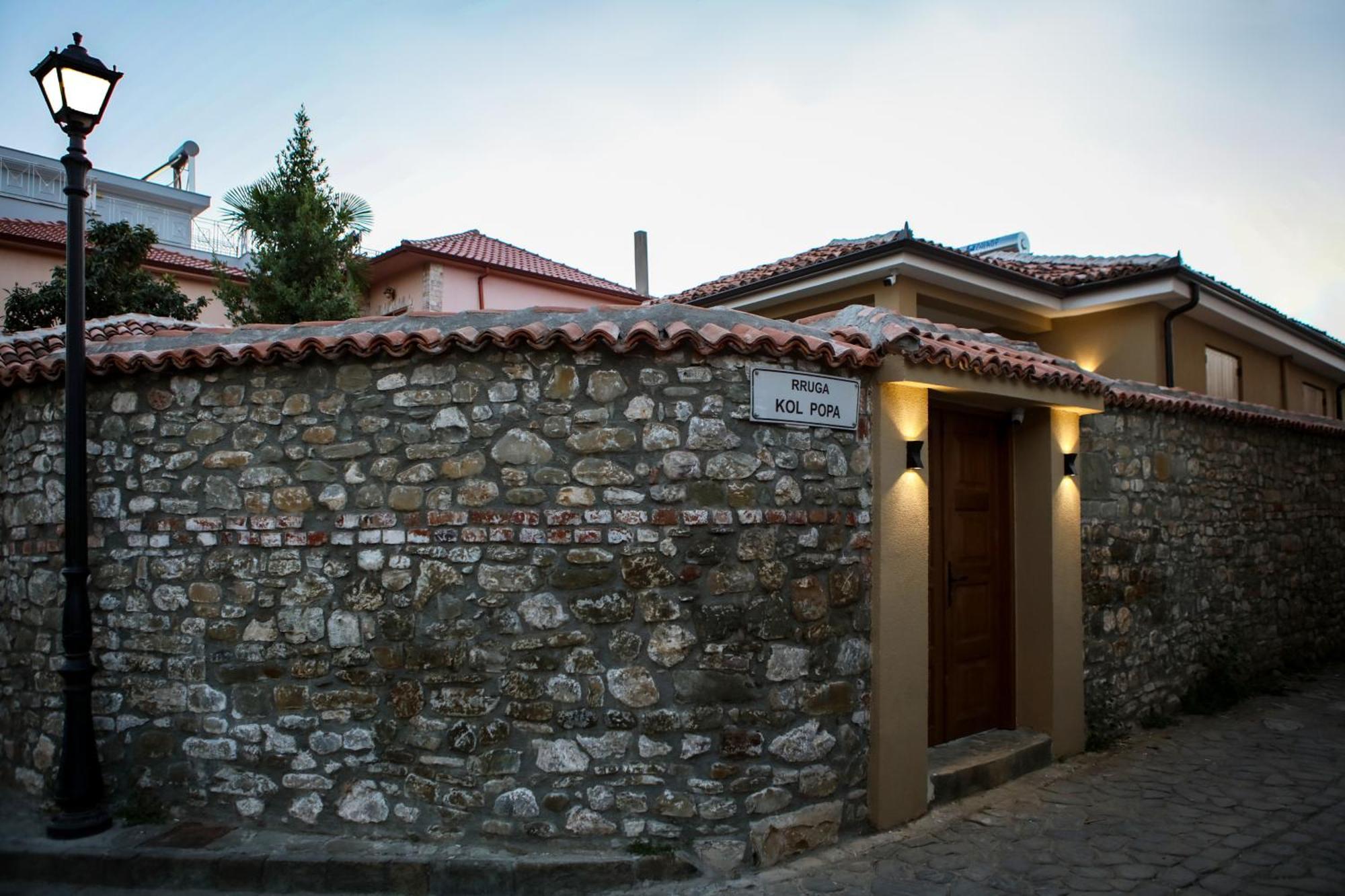 Villa Zoi A Stay To Remember I Located Inside The Castle Of Elbasan, On A Historic Roman Road Via Egnatia I Homemade Breakfast Exterior photo